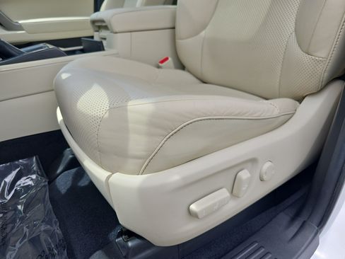 Used 2022 Lexus GX 460 Luxury w/ Accessory Package AWD/4WD image 27