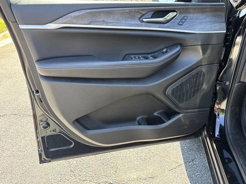 New 2027 Jeep Grand Cherokee L Limited AWD/4WD image 10