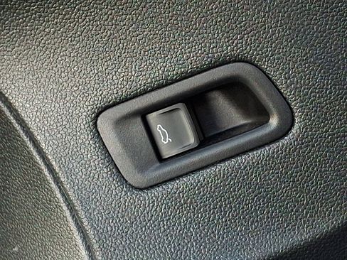 Certified 2025 Volkswagen Atlas Peak Edition SE image 26