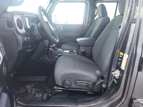 New 2026 Jeep Gladiator Sport AWD/4WD image 17