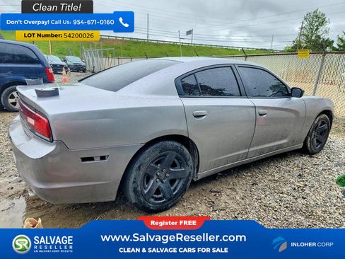 Used 2014 Dodge Charger SE RWD image 4