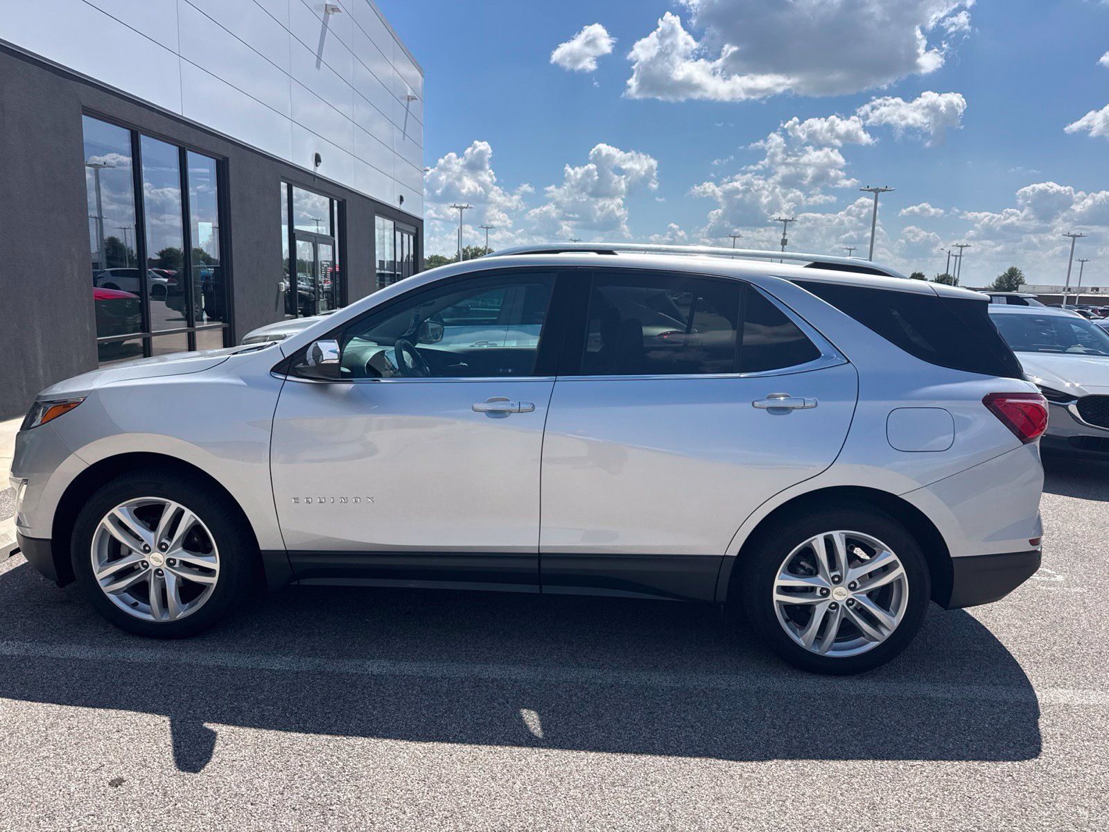 Used 2021 Chevrolet Equinox Premier FWD image 4
