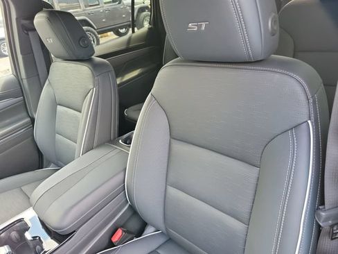 Used 2025 Buick Enclave Sport Touring FWD image 14