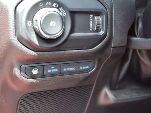 Used 2023 Jeep Wrangler Unlimited Sahara w/ Cold Weather Group AWD/4WD image 18