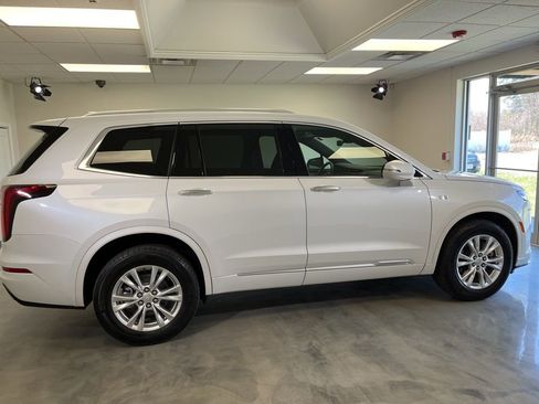 Certified 2024 Cadillac XT6 Luxury w/ LPO, Floor Liner Package image 5