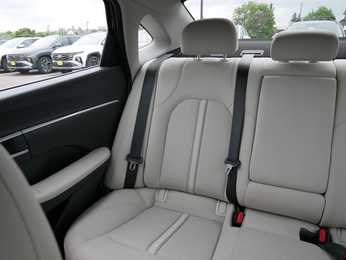 Certified 2023 Hyundai Sonata SEL w/ Preferred Accessory Package FWD image 12