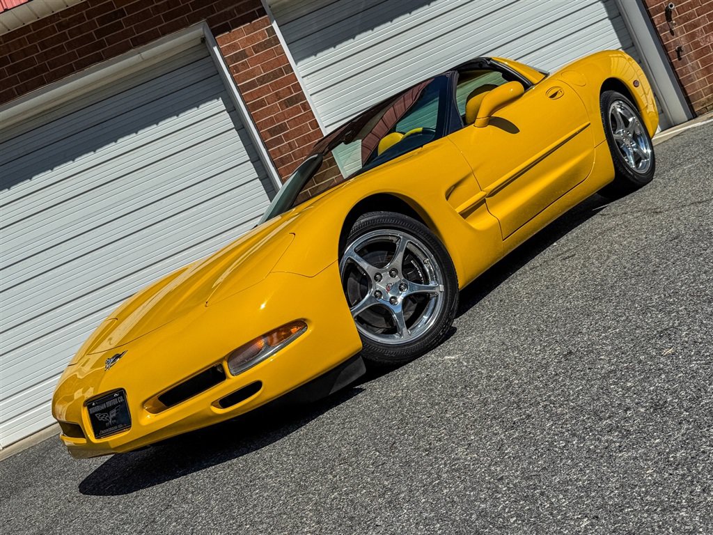 Used 2003 Chevrolet Corvette Coupe w/ Preferred Equipment Group RWD image 7