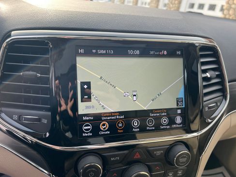 Used 2020 Jeep Grand Cherokee Limited image 17