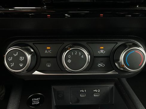 Used 2025 Nissan Kicks SV image 26