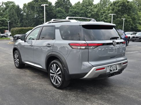 Used 2022 Nissan Pathfinder Platinum w/ Cargo Package AWD/4WD image 3