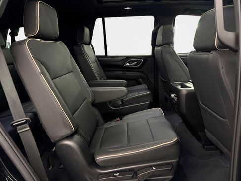 Used 2023 GMC Yukon SLT w/ SLT Premium Package AWD/4WD image 12