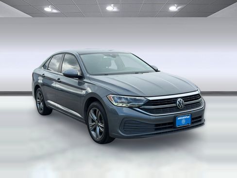 Used 2023 Volkswagen Jetta SE FWD image 7