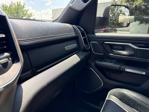 Used 2019 RAM 1500 Laramie AWD/4WD image 17