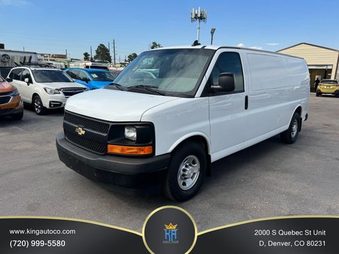 Used 2017 Chevrolet Express 3500 Extended image 1