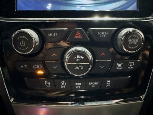 Used 2020 Jeep Grand Cherokee Altitude image 23