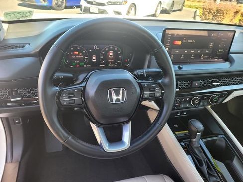 Used 2024 Honda Accord Touring image 9