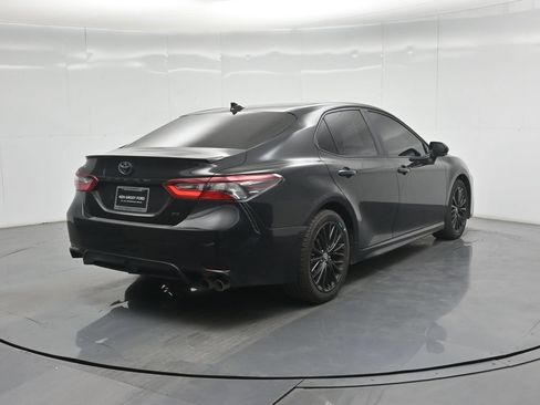 Used 2021 Toyota Camry SE w/ Convenience Package FWD image 5