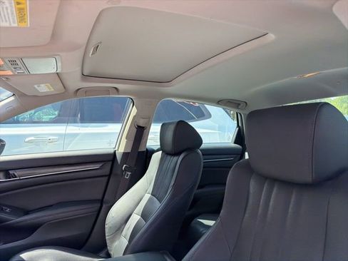 Used 2019 Honda Accord Touring image 2