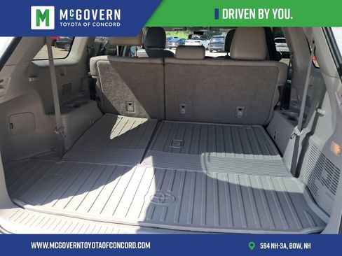 Used 2019 Toyota Highlander Plus AWD/4WD image 5