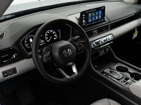 New 2025 Honda Pilot EX-L image 3