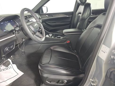 Used 2024 Jeep Grand Cherokee L Limited w/ Luxury Tech Group II AWD/4WD image 2