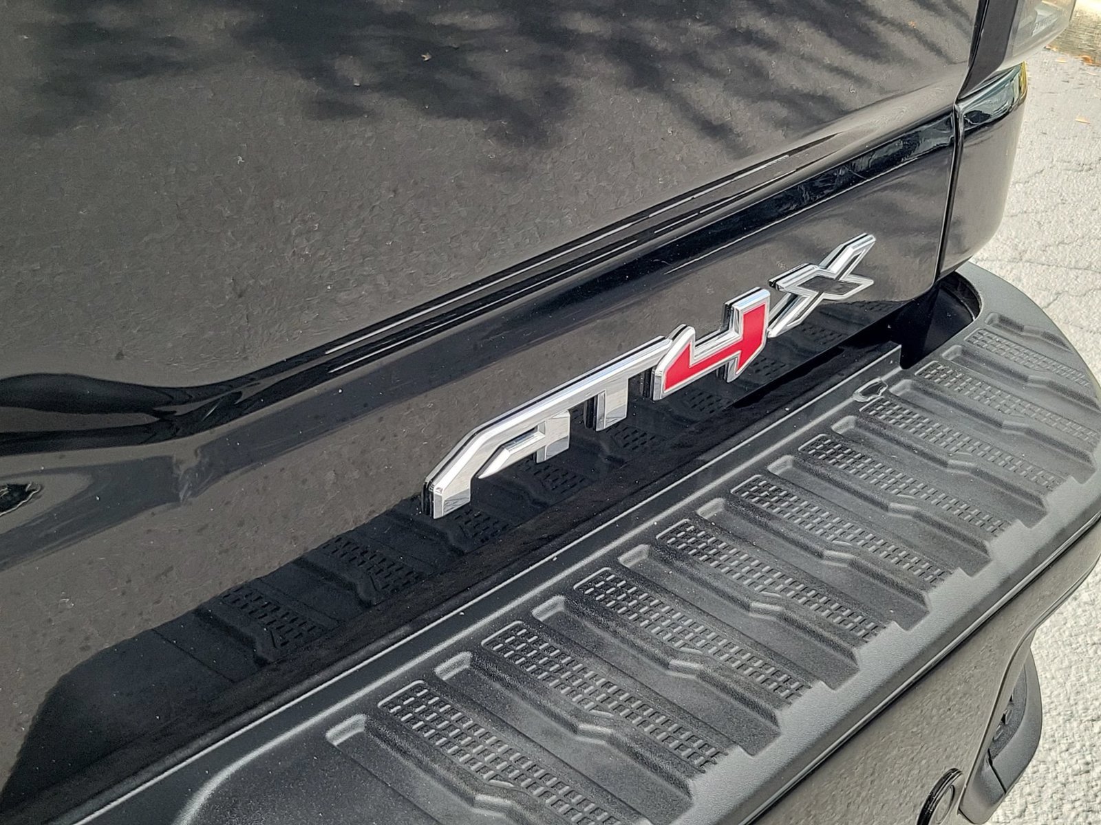 Used 2024 GMC Sierra 2500 AT4X AWD/4WD image 9