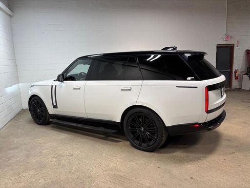 Used 2023 Land Rover Range Rover Long Wheelbase SE image 10