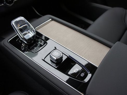 New 2025 Volvo XC90 T8 Plus w/ Protection Package Premier image 14