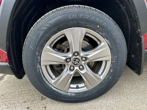 Used 2022 Toyota RAV4 XLE w/ Convenience Package image 11