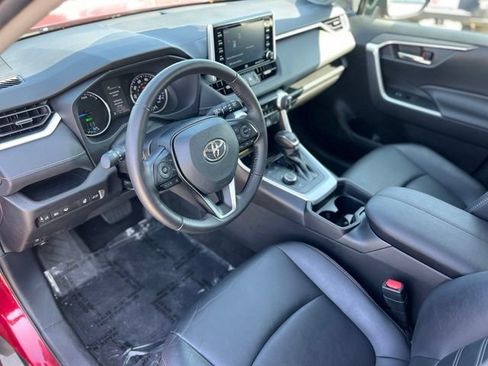 Used 2021 Toyota RAV4 XLE Premium AWD/4WD image 17