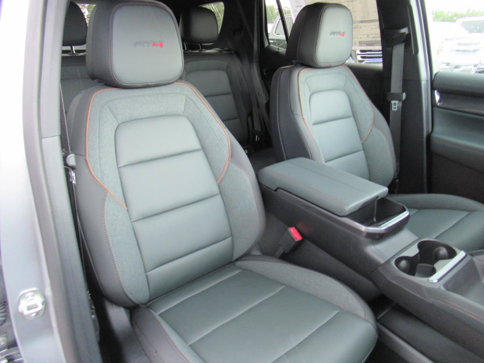 New 2027 GMC Terrain AT4 w/ Convenience Package III AWD/4WD image 9