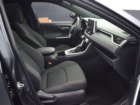 Used 2024 Toyota RAV4 SE w/ Weather & Moonroof Package image 10