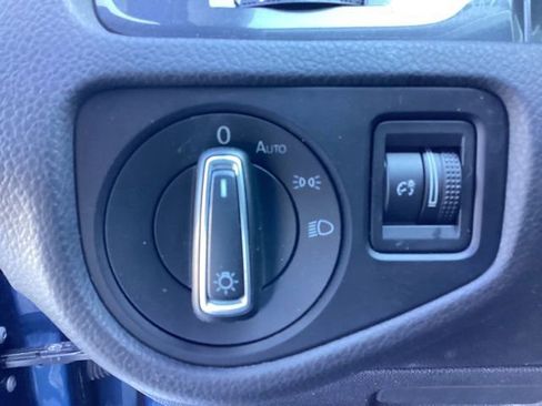 Used 2020 Volkswagen Golf 4-Door image 14