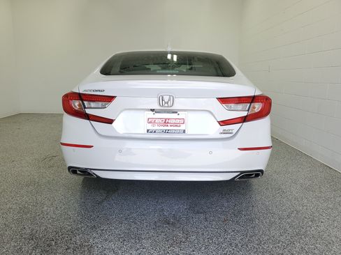 Used 2018 Honda Accord Touring image 6