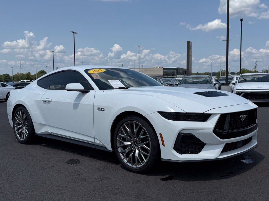Used 2025 Ford Mustang GT Premium RWD image 3