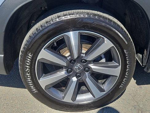 Certified 2025 Honda Pilot Touring image 9