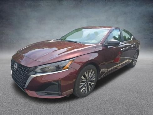 Used 2025 Nissan Altima 2.5 SV FWD image 4