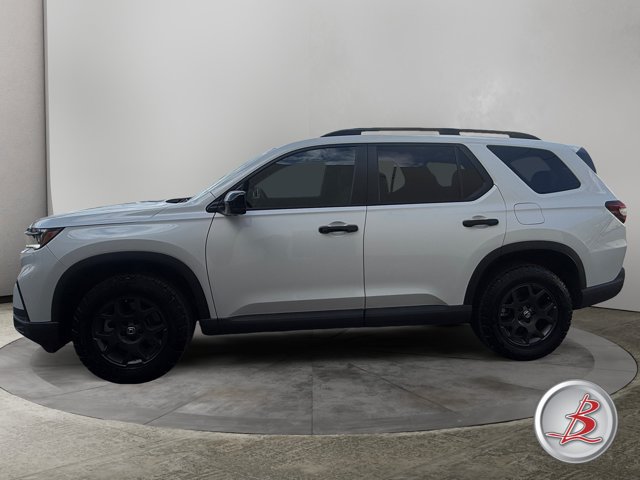 Used 2025 Honda Pilot TrailSport image 4
