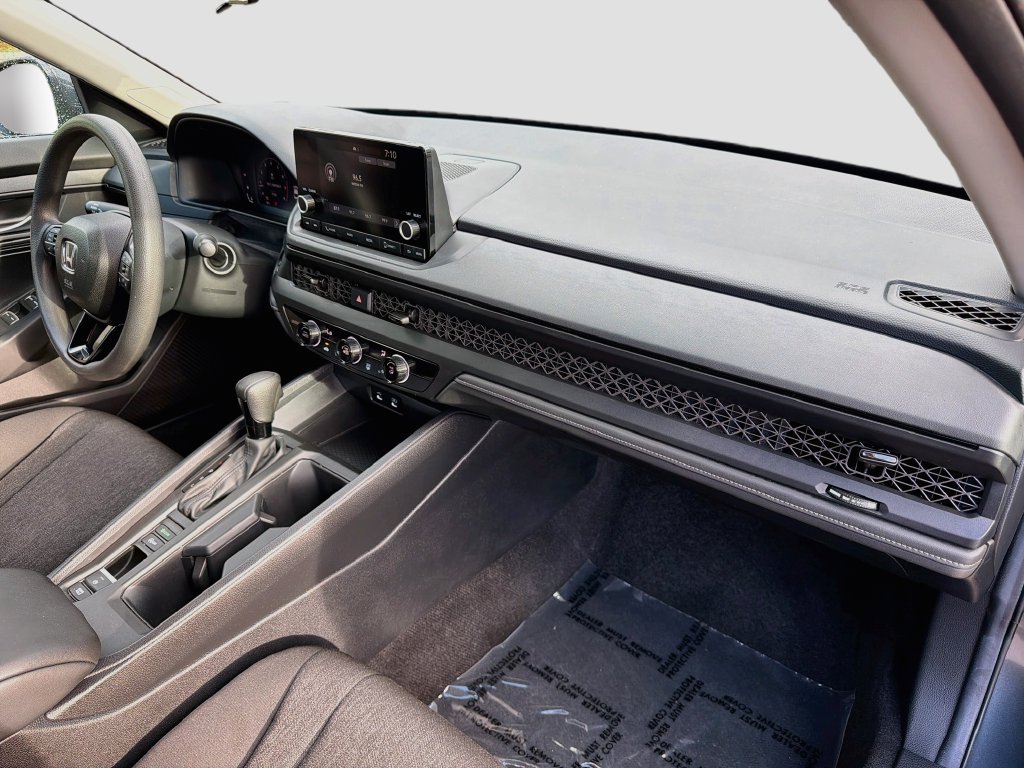 Used 2025 Honda Accord LX image 32