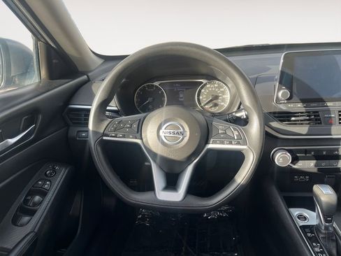 Used 2022 Nissan Altima 2.5 SV FWD image 12