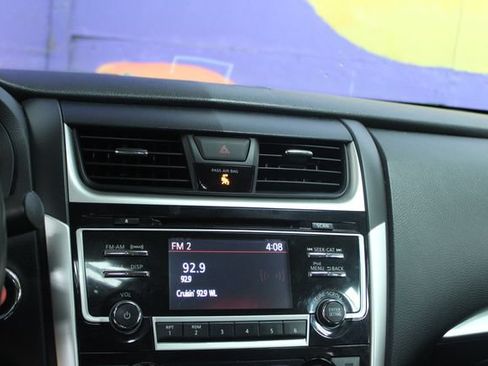 Used 2018 Nissan Altima 2.5 SV FWD image 19