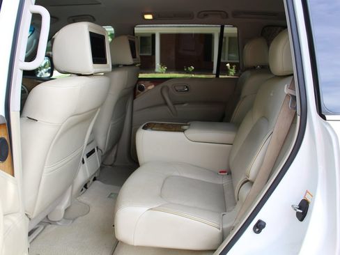 Used 2014 INFINITI QX80 4WD w/ Theater Package image 10