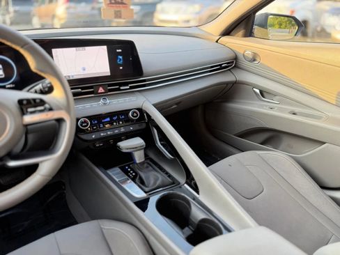 Used 2023 Hyundai Elantra SEL w/ Convenience Package FWD image 22