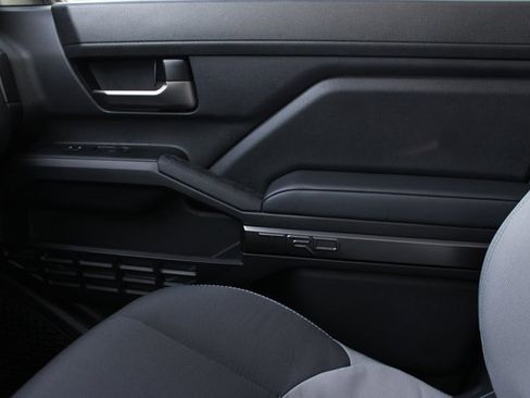 Used 2025 Toyota Tacoma Limited image 30