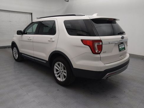 Used 2017 Ford Explorer XLT image 3