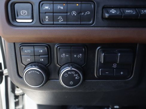 Used 2021 Chevrolet Suburban High Country w/ Premium Package image 23