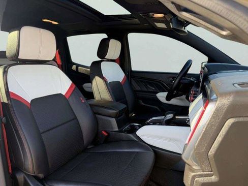 Used 2024 GMC Canyon AT4X AWD/4WD image 46