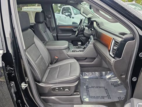 Used 2025 GMC Sierra 1500 Denali w/ Denali Reserve Package AWD/4WD image 11