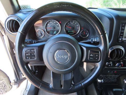 Used 2018 Jeep Wrangler Unlimited Sport S AWD/4WD image 14