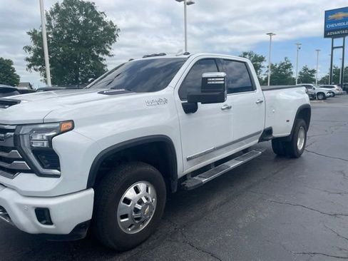 Used 2024 Chevrolet Silverado 3500 High Country w/ Technology Package AWD/4WD image 5